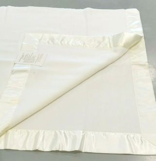 North Star Ivory Vintage Baby Soft Crib Blanket Acrylic Satin Trim 40 " X 60 "