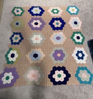 Vintage Handmade Crocheted Rosette Granny Squares Beige Afghan Blanket 56x86