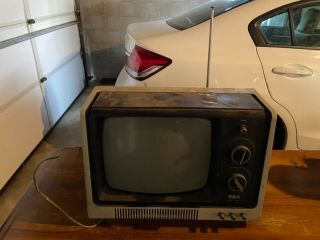 Vintage 1975 Rca Solid State Tv.