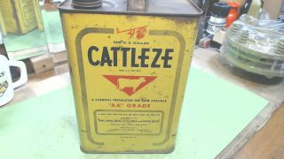 Vintage - - Cattleze - - " Aa " Grade - Cattle Spray Can - Calumet Refining Co.  1 Gallon
