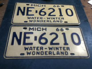 License Plate Matching Pair Michigan 1966 " Water Winter " Ne 6210 Vintage Rustic