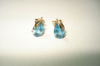 Vintage 14 Kt Yellow Gold And Blue Topaz Pear Cut And Gold Leaf Stud Earrings
