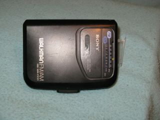 Vintage Sony Walkman Personal Cassette & Radio Player Wm - Fx101 W/belt Clip