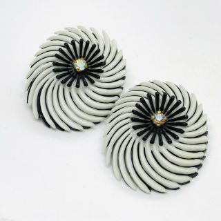 Fun Vintage 40s 50s Coro Black & White Plastic Flower Clip On Earrings