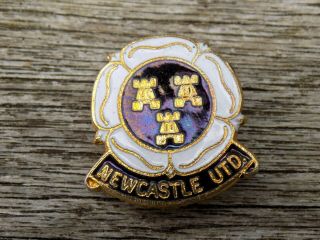 Vintage 1970s Newcastle United Football Club Enamel Pin Badge Coffer Northampton