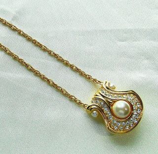 Vintage Pearl & Clear Crystal Rhinestone Pendant Gold Tone Metal Necklace