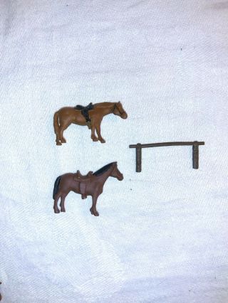 Vintage Ho Scale Western Horses Hitching Post Painted Lead X3
