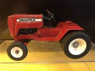 Ertl 1/16 Vintage Snapper Riding Lawn Tractor 6” Long Missing Seat