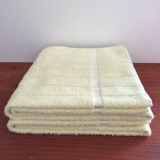 Vtg 2 Piece Mid - Century Cannon Bath Towels,  Yellow With Metallic Thread