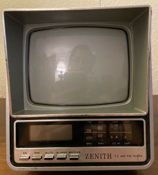 Vintage Zenith Ac/dc Tv Am/fm Model Bto52s Portable Tv Radio 1984
