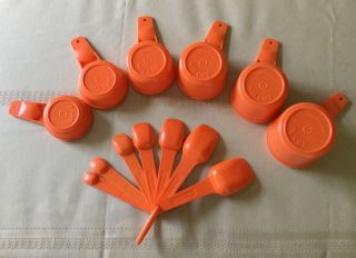 Tupperware Orange 6 Measuring Cups & 7 Spoons w Holder Vintage EUC 2