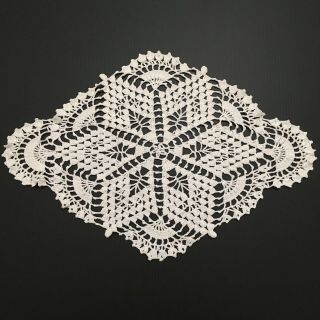 11” X 15” Vintage Handmade Crochet Round Oval Doily Doilie White Wedding