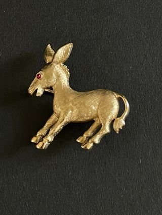Vintage Crown Trifari Brooch Pin Donkey Gold Tone Fuchsia Eye Brooch Pin