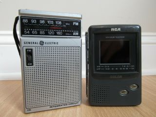 Vintage Rca 2 " Handheld Portable Color Tv Ge Transistor Radio Am/fm Both Work