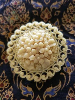 Exquisite Vintage 1940s Cream Carved Celluloid Floral Circle Pin Brooch 2 "