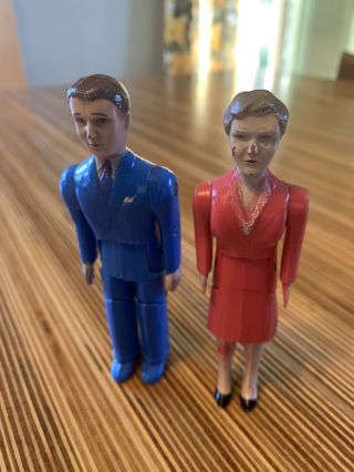 Vintage Renwal Man And Woman Husband Wife Doll House Play Toys Action Figure