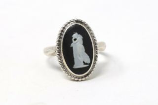 A Large Heavy Vintage Sterling Silver 925 Oval Wedgwood Design Ring 123