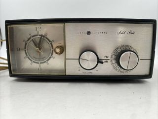 Vintage General Electric Solid State Am/fm Alarm Clock Radio C4505d (walnut)