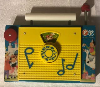 Fisher Price 2009 Tv Radio Farmer In The Dell Wind Up Toy Radio Vintage Style