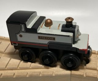 Thomas Wooden Railway Train Set Fearless Freddie Vintage ‘03 Engine Face Car Toy