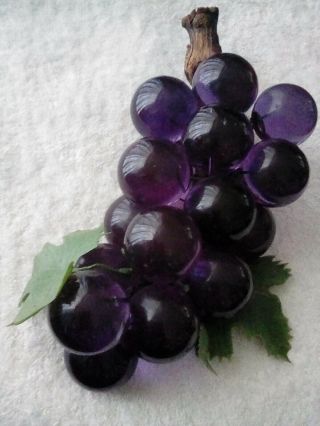 Vintage 1960s Lucite Acrylic Deep Purple Grape Cluster Grapevine Stem W Leaf