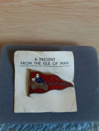 Vintage Isle Of Man Of Tt 1907 - 1982 Flag Pin Badge Motorcycle Racing