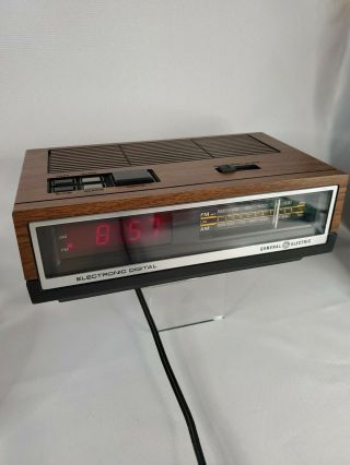 Vintage General Electric Ge Am/fm Electronic Digital Alarm Clock Radio 7 - 4640d