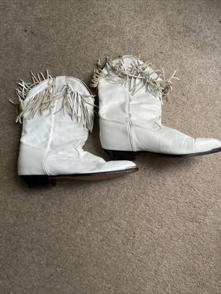 Western Boots By Durango Women’s Size 7 1/2.  White/fringe Vintage