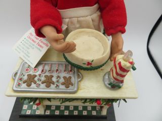 Musical Mrs.  Santa Claus baking Cookies Vintage Holiday Creations Scene 1993 3