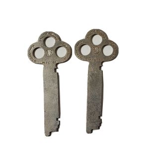 2 Matching Vintage Yale & Towne Mfg Co Flat Skeleton Keys 2 1/8 " Long Marked 8y4