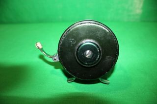 Vintage green Japanese fly reel Not sure of the manufacture or age 2