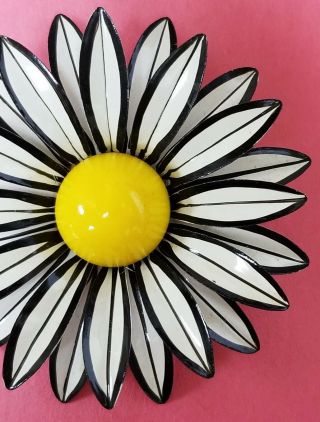 Large Vintage 1960 ' s White Black Yellow Enamel Daisy FLOWER Layered 3D Brooch 3 