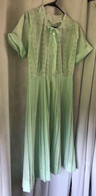 Vtg 50’s 60’s Green Sheer Cotton Embroidered Pleated Dress Union Made 2