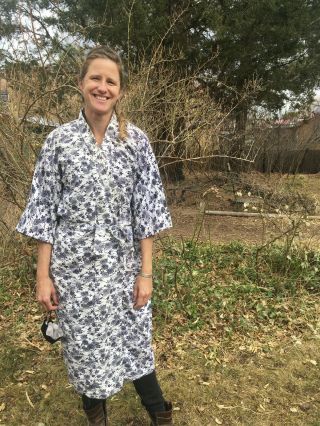 Vintage Japanese Robe,  Kimono Style 100 Cotton M Unisex Blue And White Design