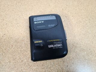 Vintage Sony Walkman Wm - Fx303 Am/fm Radio/cassette Player Mega Bass