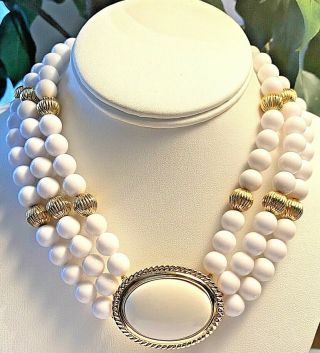 Vintage White Lucite Cabochon Bead Gold Tone Fluted Bead Choker Necklace