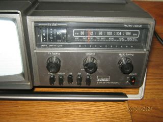 Vintage 1981 Montgomery Ward Gen 11169a Am - Fm Transistor Radio Tv