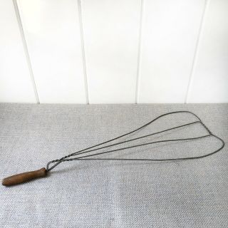 Antique Vintage Wire Dust / Rug Beater With Wooden Handle Farmhouse Decor 25 "