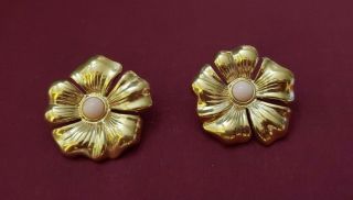 Vintage Avon Flower Pierced Gold Tone Earrings