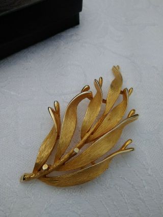 Vintage signed LISNER Gold Tone Plated Leaf Floral Branch Pin Brooch,  boxed 2