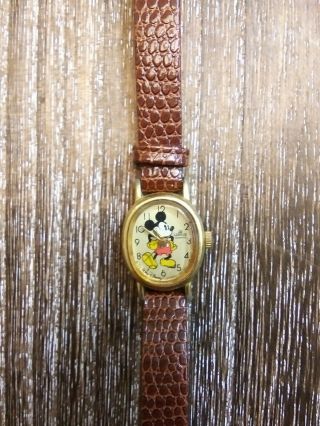 Vintage Lorus V811 - 5070 Mickey Mouse Quartz Watch 17mm Brown Leather