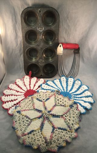 Vintage Kitchen Crocheted Potholders Androck Pastry Cutter Ekco 080 Mini Muffin