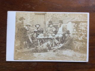 Interesting Cdv A Group Of 7 Men / Workers Having A Picnic With Beer Etc.  (121)