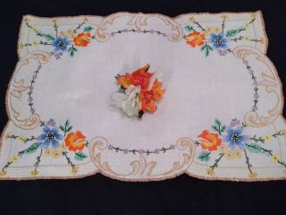 Vintage Hand Embroidered Floral Tray Cloth Centre Piece Topper Stunning Floral