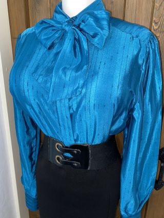 Vintage Shiny Puff Top Highneck Pussy Bow Secretary Blouse Size 14,  16 Bust 44in