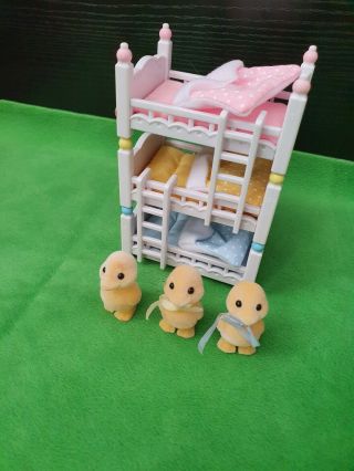 Sylvanian Families Puddleford Duck Babies With Triple Bunk Beds