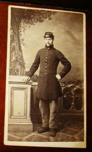 Antique Cdv Photo Portrait Of A Civil War Soldier Wearing His Uniform & Kepi Hat