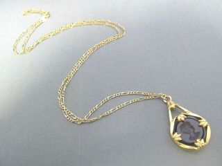 Vintage Avon Gold Tone Purple Glass Intaglio Cameo Pendant Necklace