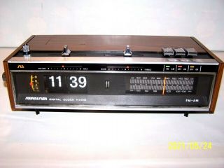Vintage Soundesign Flip Clock Alarm Am/fm Radio Model 3483 With Pillow Speaker