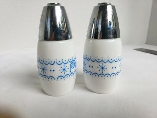 Vintage Gemco Pryrex Snowflake Blue Garland Salt & Pepper Shakers 2